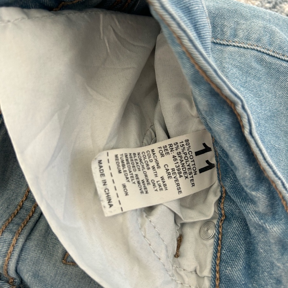 Best Quality Brand Ripped Jeans - Picture 3 of 5